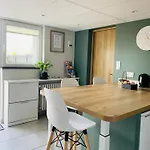 Elegant 2 Pieces Terrasse, Parking, Cadre Paisible